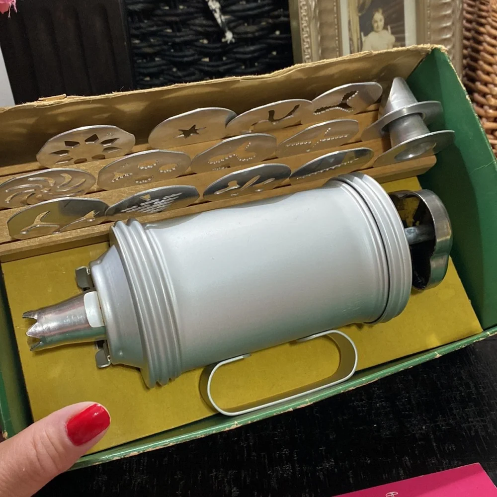 Vintage 1950’s Mirro Cooky & Pastry Press!